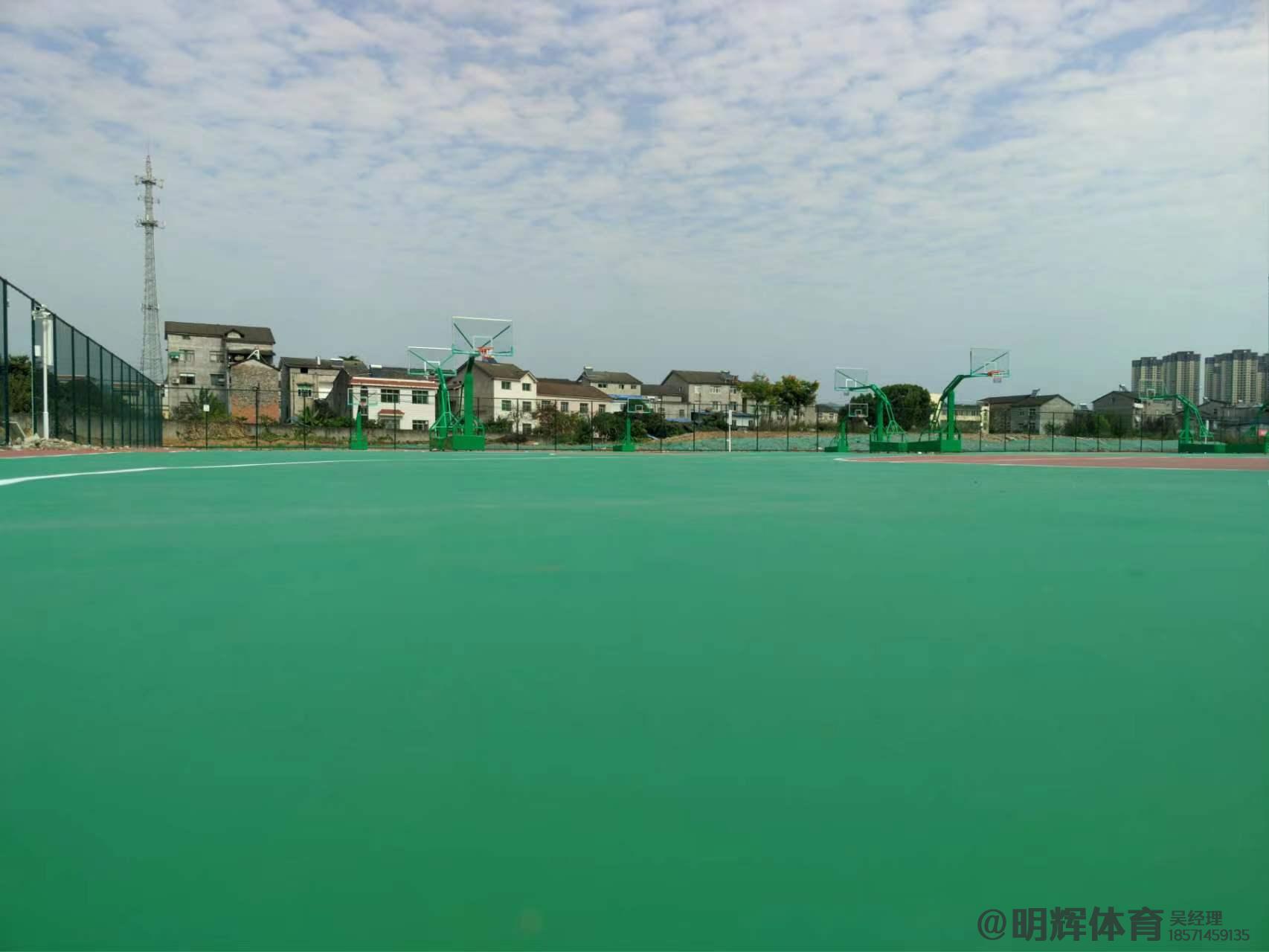 浪卡子硬地丙烯酸球场的优缺点